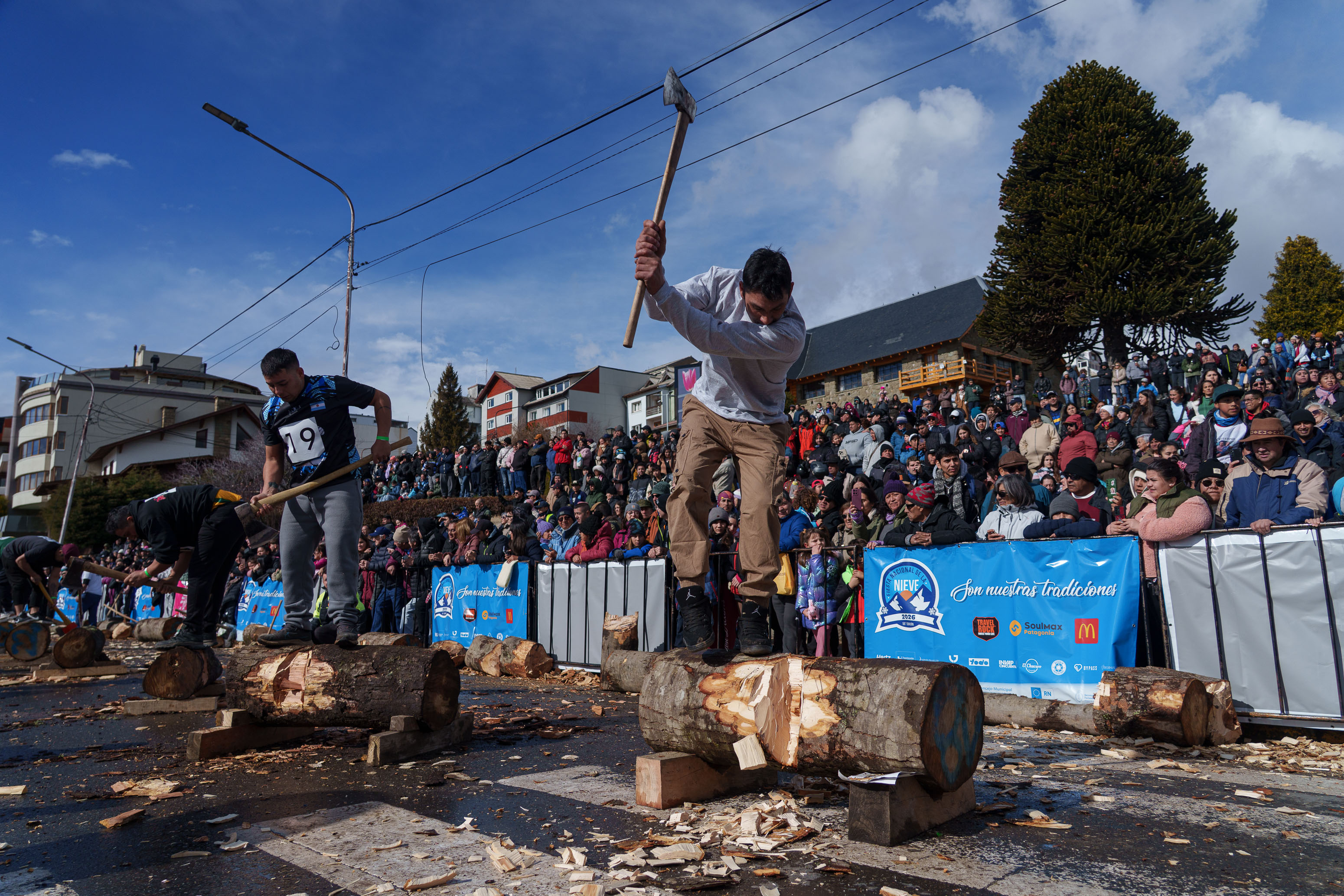 La juventud destacó en el concurso de Hacheros de la Fiesta de la Nieve