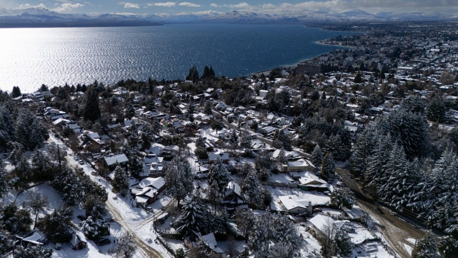 Una nueva nevada cubre Bariloche en agosto. Foto: Marcelo Martínez