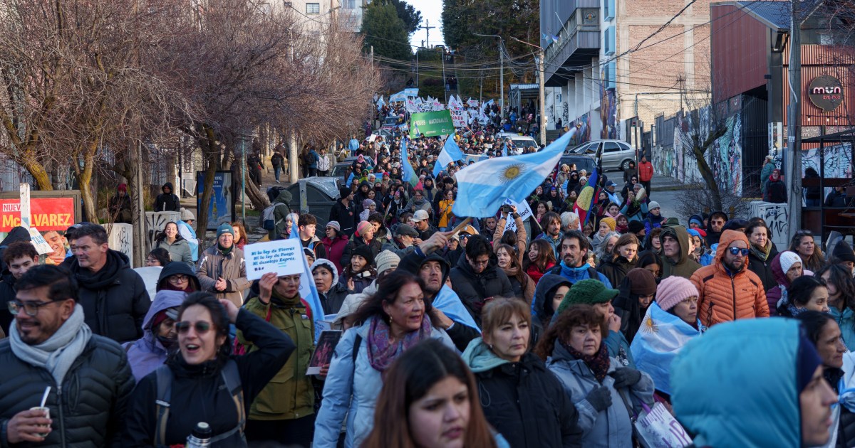 Miles en Bariloche protestaron contra ley de propiedad privada, con Fito Páez presente
