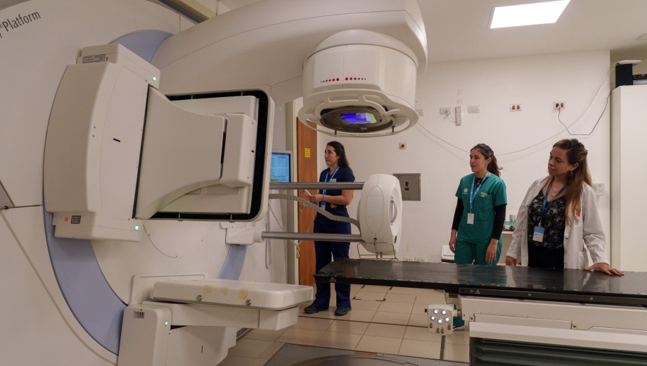 Desde que se implementó este sistema en septiembre del 2025, los pacientes ya no deben viajar a Neuquén o a Buenos Aires. Foto: Marcelo Martínez