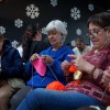 Imagen de Fiesta de la Nieve: más de 50 mujeres se unieron en el Tejetón Solidario de Bariloche