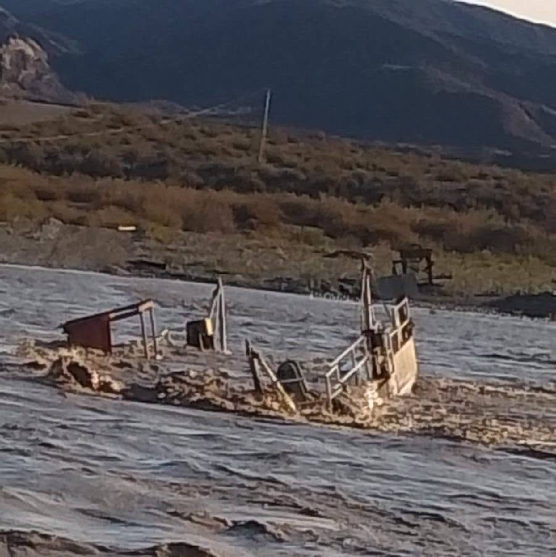 Recuperación de la Balsa Huitrín tras crecida del río Neuquén