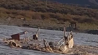 La histórica Balsa Huitrín será recuperada tras ser arrastrada por una crecida del río Neuquén