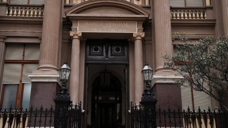 El Banco Central intensificó su intervención en el mercado de futuros para contener la cotización del dólar mayorista en torno a los $1.500. (Foto: gentileza)
