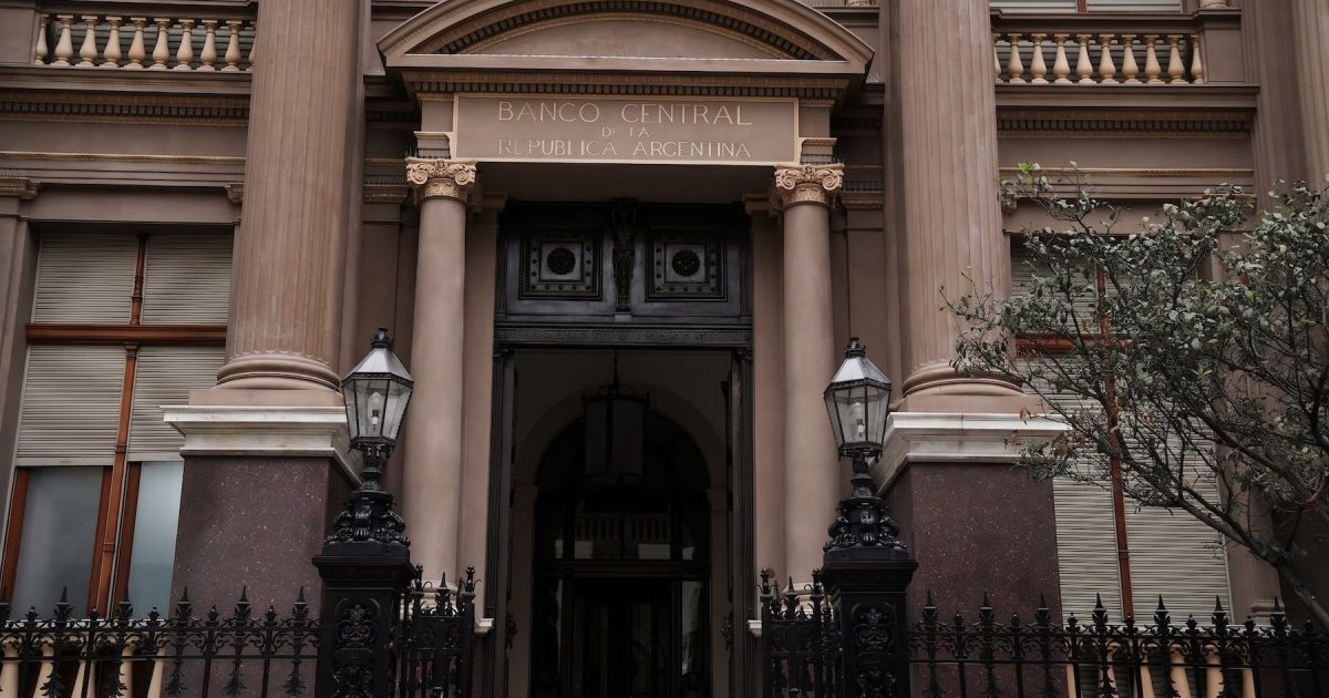 El Gobierno prevé un piso del 1,8% en inflación y descarta salto del dólar