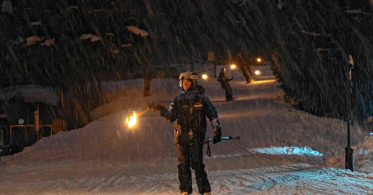 El cerro Catedral brilló con luces en la inauguración de la Fiesta de la Nieve