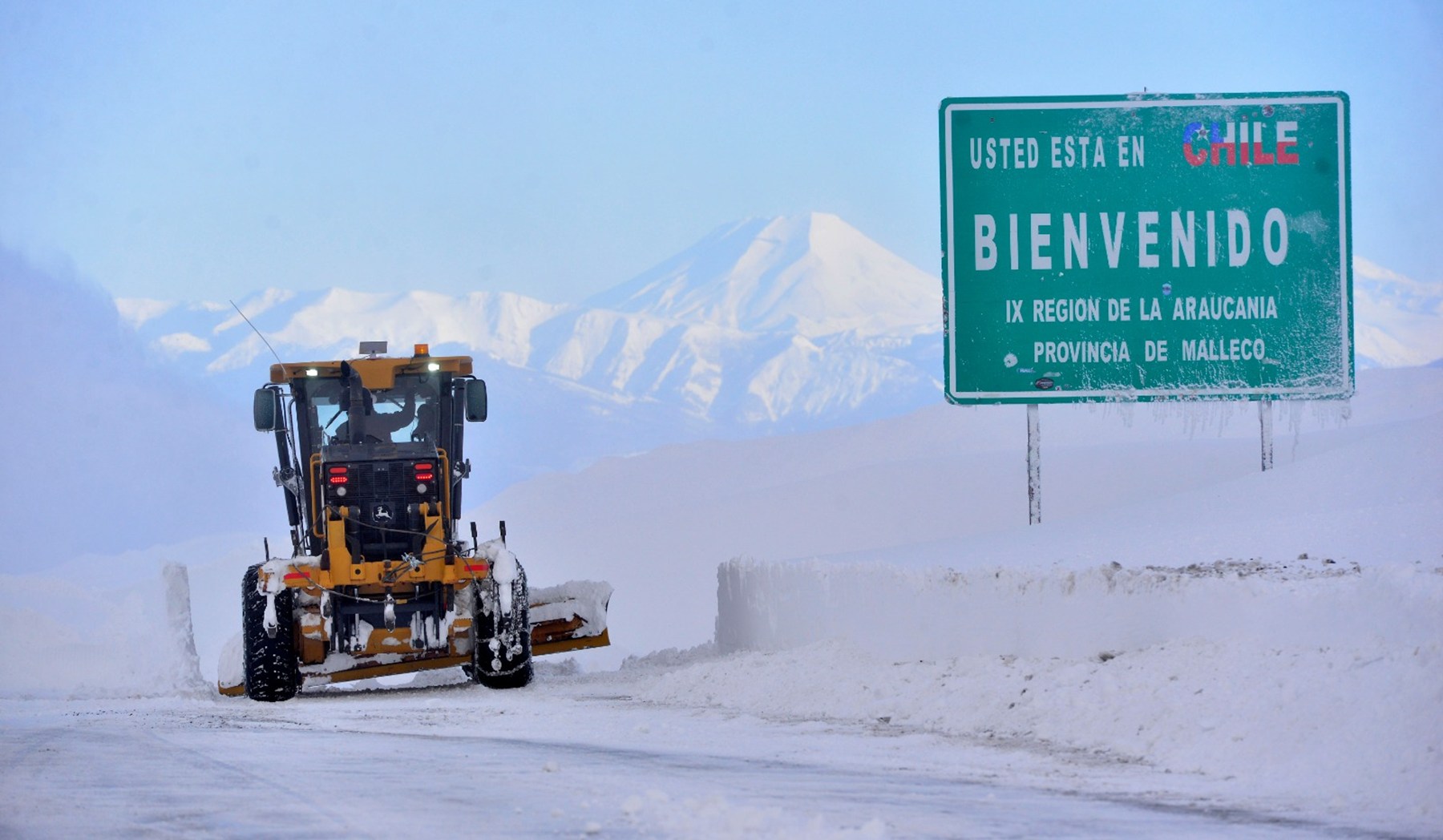 Neuquén colabora en el despeje del paso Pino Hachado hacia Chile