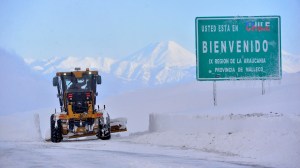 Pino Hachado: Neuquén colaboró con el despeje del cruce a Chile para agilizar el paso de los camiones varados