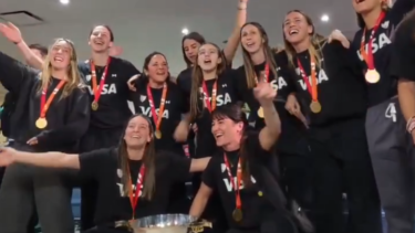 La Copa del Mundo está en casa: Las Leonas, de fiesta en su llegada a Ezeiza