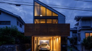 Así son las “garage houses”, las increíbles casas de Japón donde el auto se integra al living y transforma la arquitectura