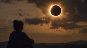 Eclipse solar del 12 de agosto: los 5 síntomas que podrías sentir y qué significan