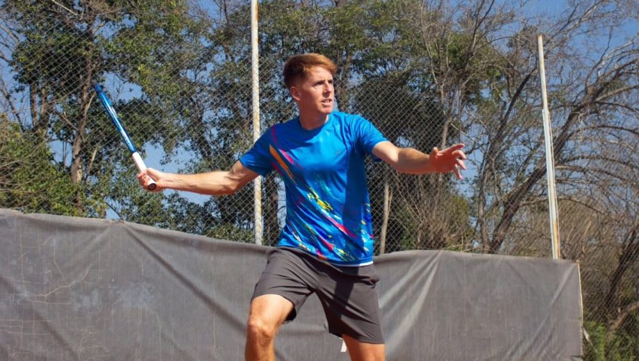 Nicolás Jara Lozano está a un paso de meterse en la final de la prequaly de la Copa Chubut Deportes M15. (Foto: Archivo)