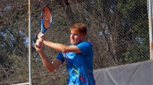 El neuquino Jara Lozano ganó con autoridad y es finalista en la prequaly del M15 de Trelew