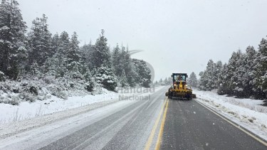 Corte total en Ruta 40 entre Villa La Angostura y la Ruta 237 por acumulación de nieve