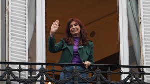 Investigan los movimientos de Cristina Kirchner luego de la compra del departamento vecino