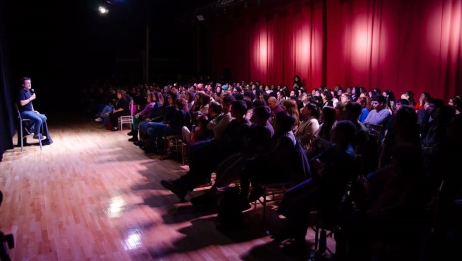 nte un auditorio completo, Gastón Pauls compartió su experiencia. (Foto: Gentileza)