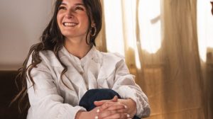 Maggie Cullen, la joven voz que renueva el cancionero popular argentino
