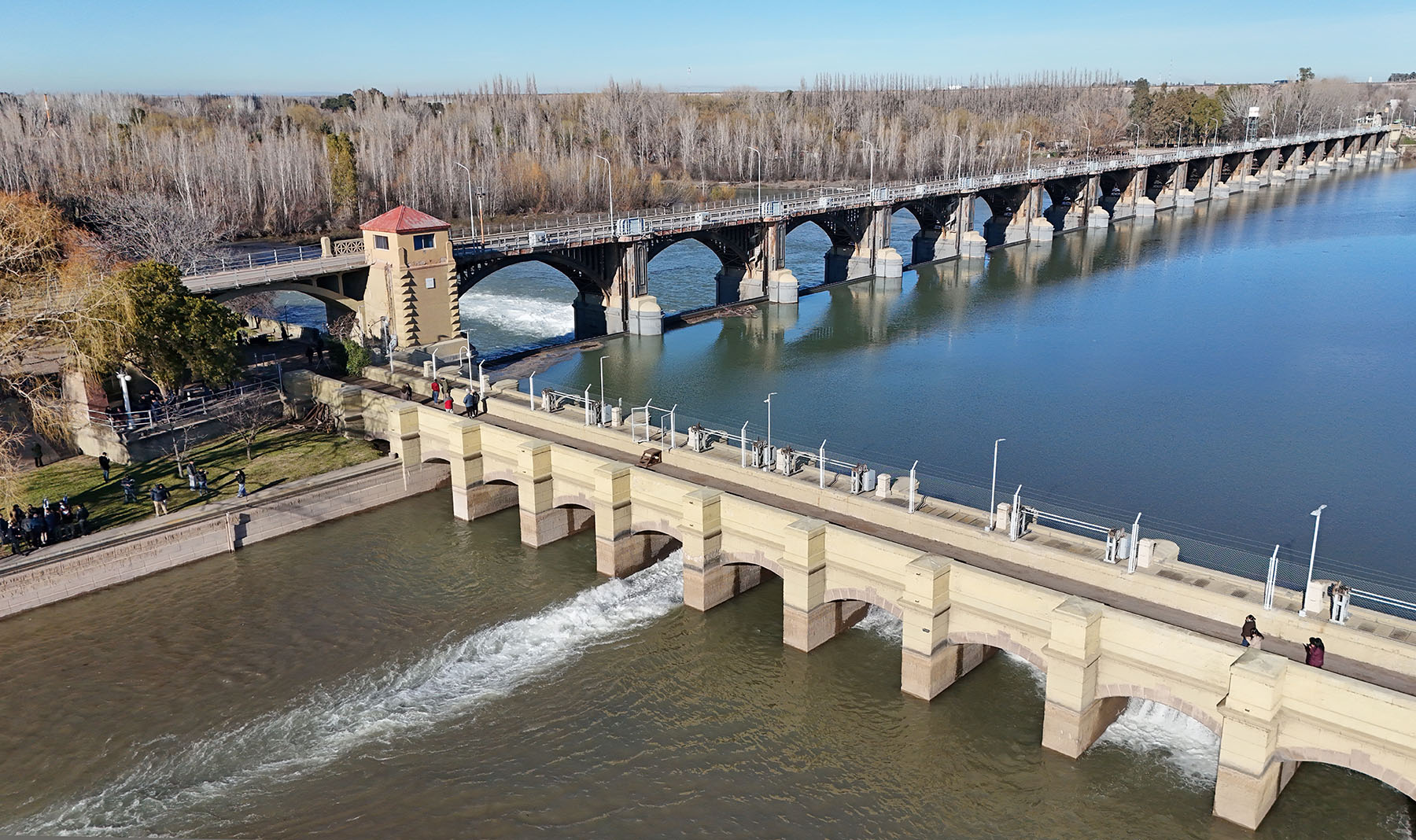 Inicio de temporada de riego en el Alto Valle con apertura del Dique Ballester