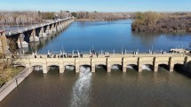 Imagen de Abrieron las compuertas del Dique Ballester y comenzó una nueva temporada de riego en el Alto Valle: «se renuevan las esperanzas»
