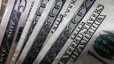 El dólar mayorista cayó por tercer día seguido y se alejó de los $1.500