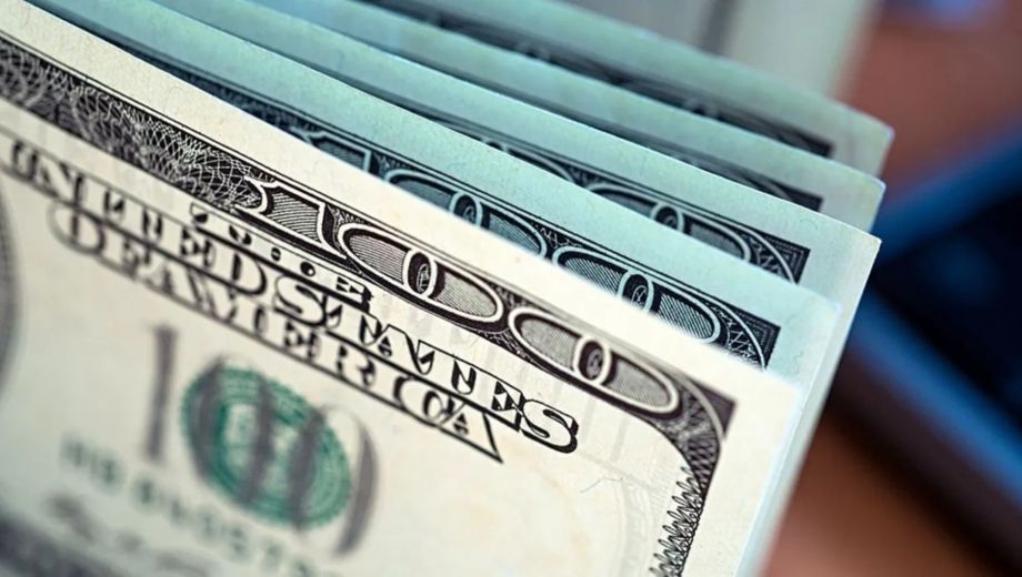 Dólar hoy: cotizaciones al inicio de la semana.-