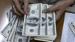El dólar mayorista volvió a subir y quedó a un paso de los $1.500, mientras el Banco Central retomó las compras