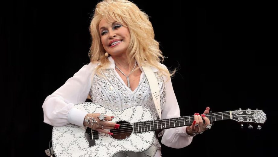 Murió Dolly Parton, a los 80 años.-