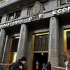 Imagen de Luis Caputo renovó vencimientos y no soltó pesos al mercado