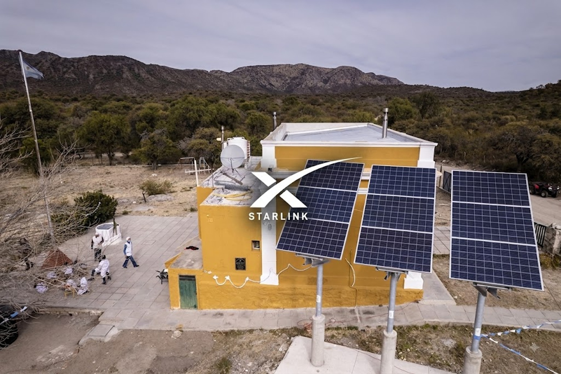 El Gobierno y Starlink llevarán internet satelital a 6.000 escuelas rurales