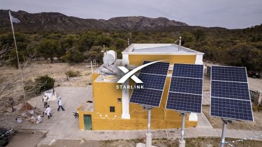 El Gobierno y Starlink de Elon Musk acordaron para llevar internet satelital a 6 mil escuelas rurales