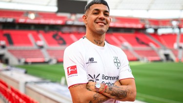 Facundo Medina fue presentado en Bayer Leverkusen
