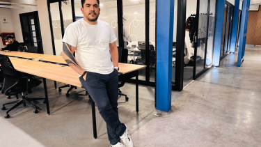 Nació en General Roca, y usando WhatsApp, fundó una startup que transforma la gestión de recursos humanos