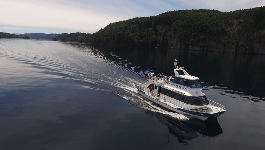 Chocó un catamarán cuando regresaba de una excursión.