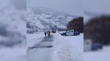 Imagen de Cortan la Ruta 237 por autos varados: el estado de las rutas cordilleranas de Neuquén y Río Negro este 11 de agosto