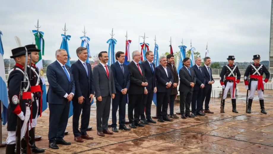 Luis Caputo y Diego Santilli reciben a los gobernadores del Norte Grande