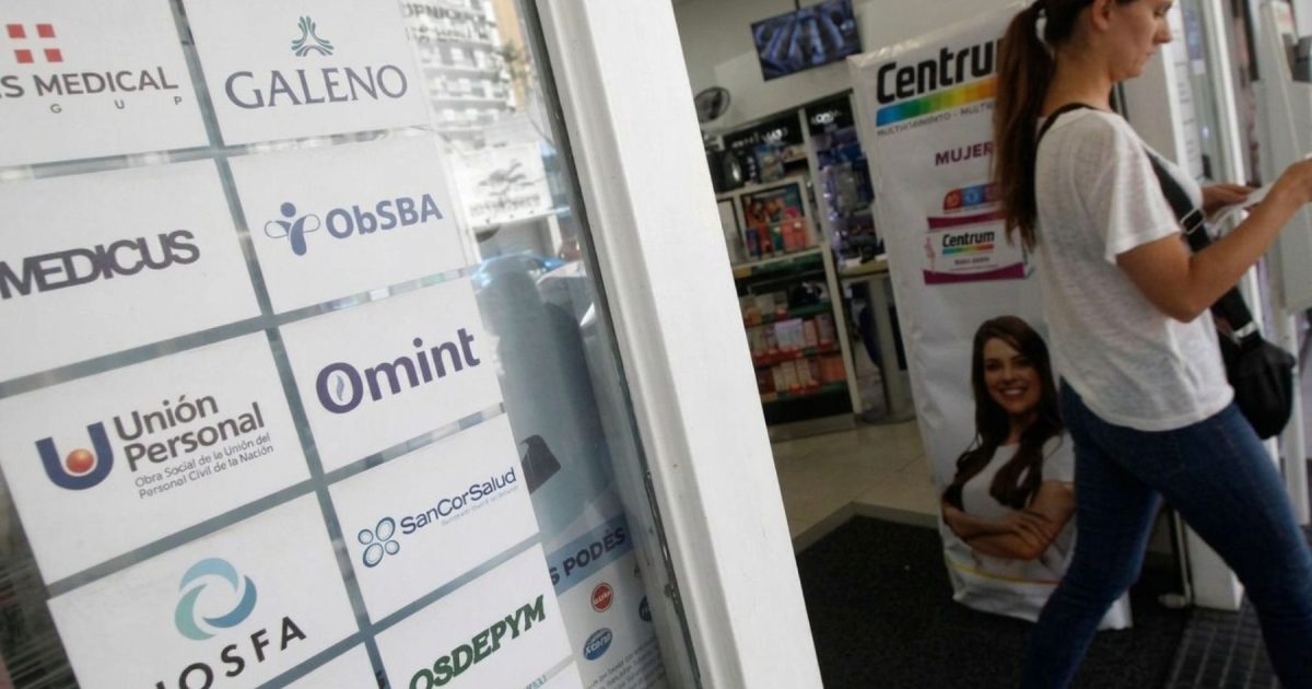 El Gobierno excluye 18 obras sociales y prepagas del sistema de salud