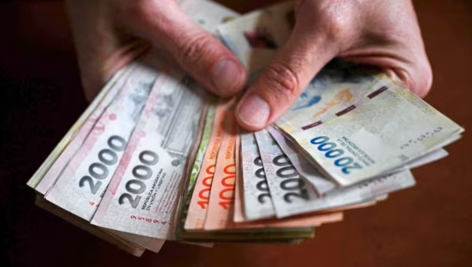 ¿Convierte invertir en pesos en agosto 2026?.-
