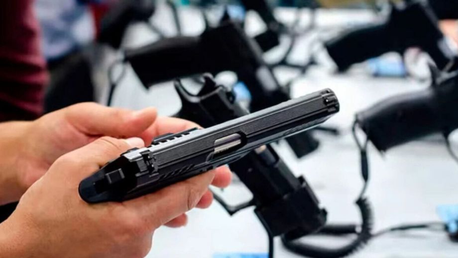 El Renar aplicó cambiaos para las armas heredadas, las miras nocturnas y los permisos de portación