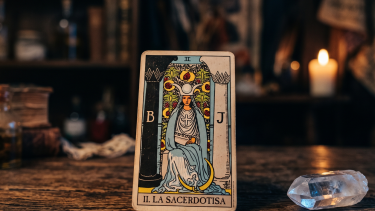 Carta del tarot del día para hoy, domingo 9 de agosto de 2026: la Sacerdotisa y «el salto de fe» como mensaje para tu vida