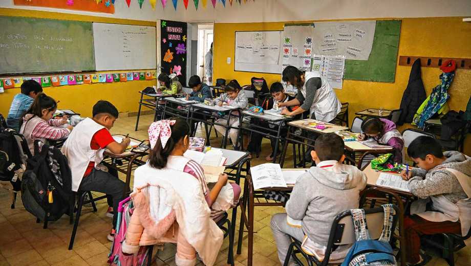 Los docentes tendrán un incremento del 4,21% en sus próximos haberes. Foto Archivo