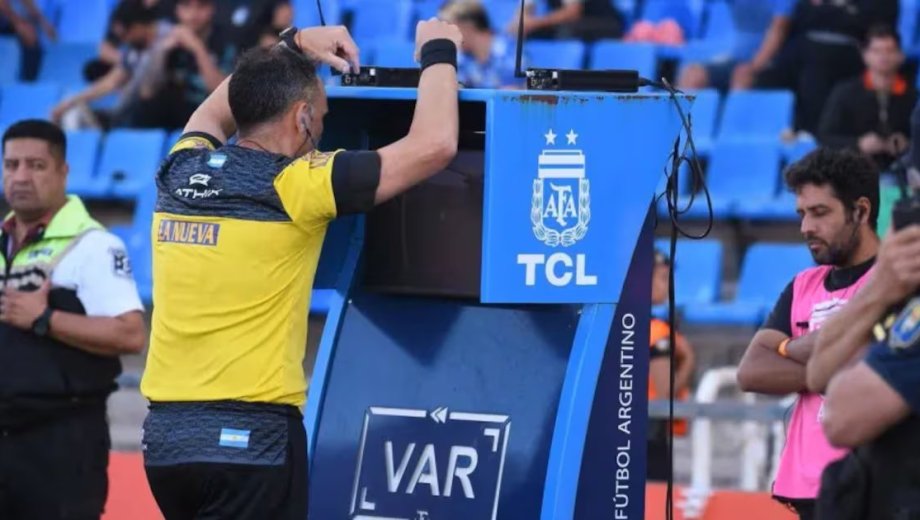 El VAR semiautomático se implementará en la Copa Argentina. 