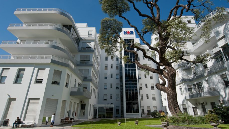 El Hospital Britanico selló un acuerdo con YPF Luz para tener energías limpias.