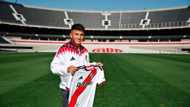 Thiago Almada firmó su contrato en River: «Estoy cumpliendo un sueño, espero darles muchas alegrías»
