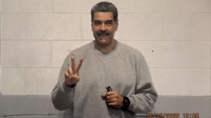 Nueva foto de Nicolás Maduro desde una cárcel de Estados Unidos: «Estamos firmes», el mensaje que difundió su cuenta de «X»