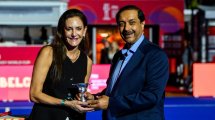 Imagen de Luciana Aymar fue homenajeada en el Mundial de hockey y recibió el reconocimiento de la FIH