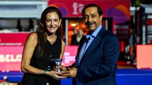 Luciana Aymar fue homenajeada en el Mundial de hockey y recibió el reconocimiento de la FIH