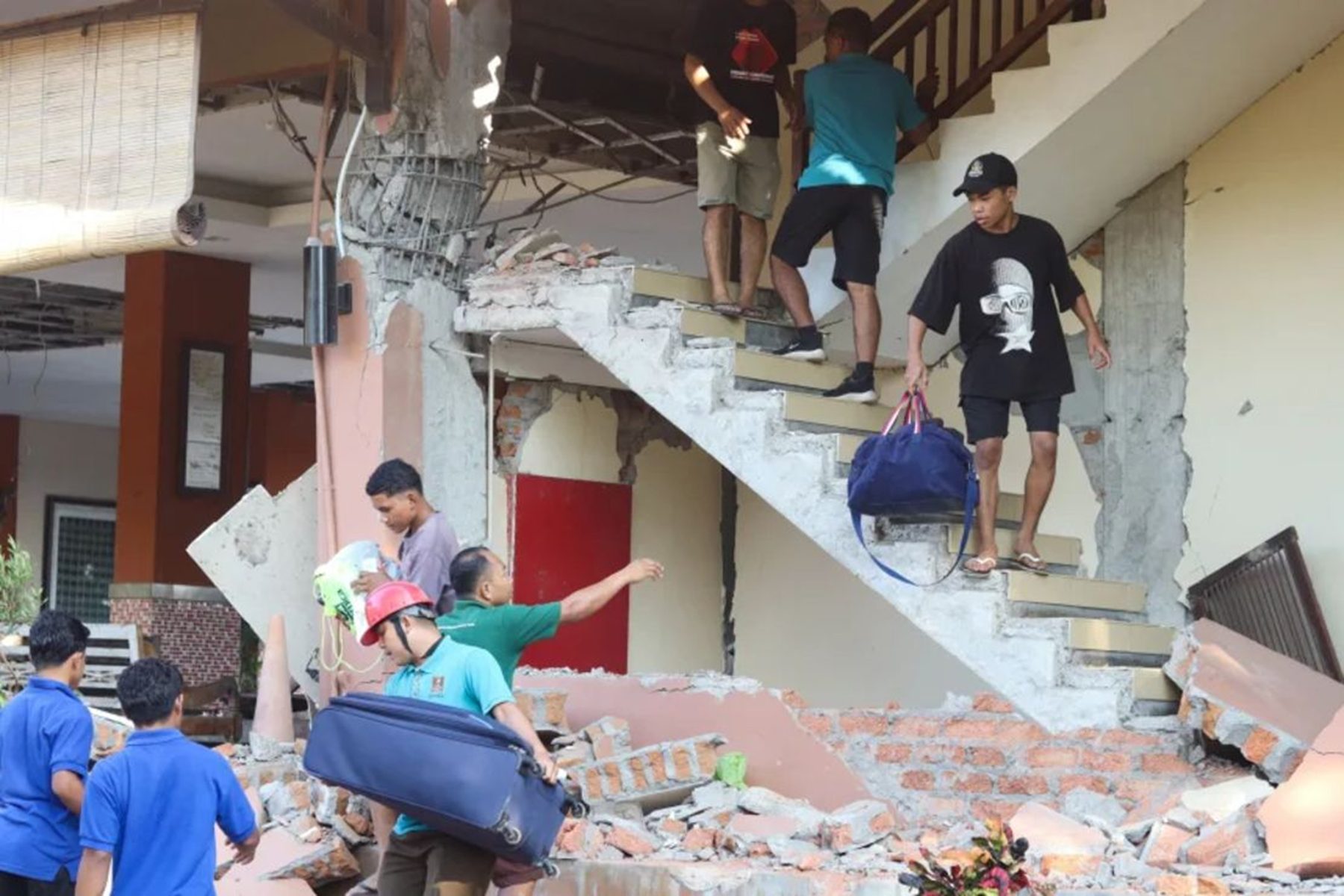 Terremoto en Indonesia: al menos 38 personas fallecieron tras un sismo de 7,7 grados
