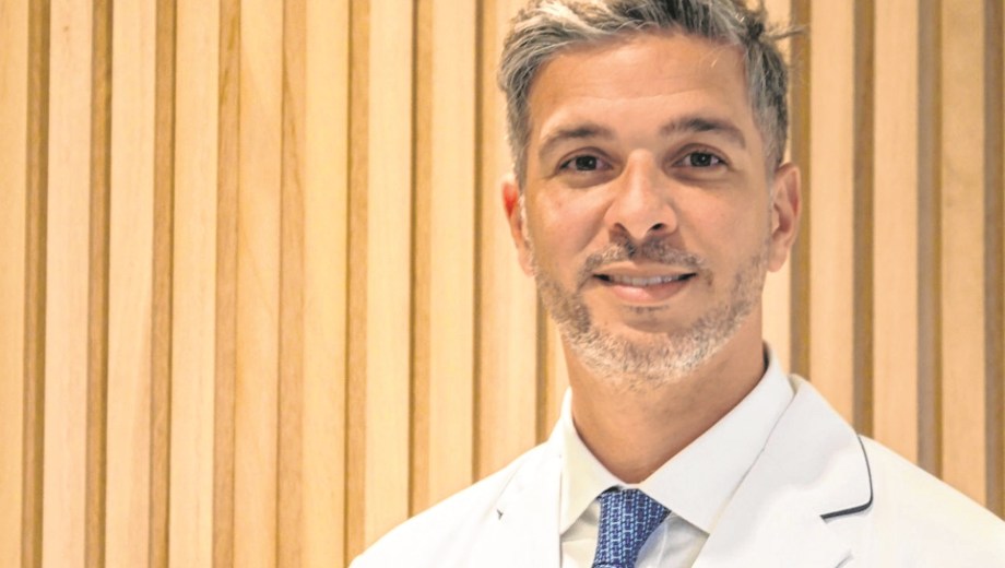 DR. JUAN MANUEL SERÉN cirujano plástico, creador del protocolo ERABAS de Rápida Recuperación en cirugía mamaria.