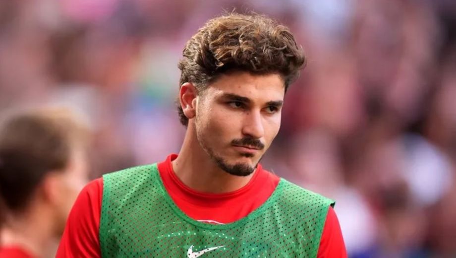 El delantero, con cara de pocos amigos, antes del partido ante Villarreal. (Archivo)