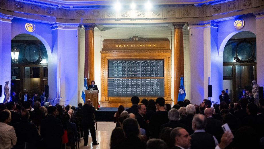 Incertidumbre por las encuestas y dudas sobre el Gobierno: por qué volvieron a caer los bonos y el Merval